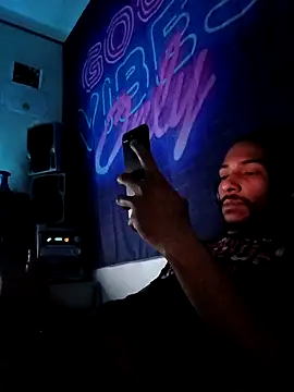 Snapshot of Mikaaa97 chatting on 04/14/26, 12:04 Mikaaa97 online show from 04/14/26, 12:04