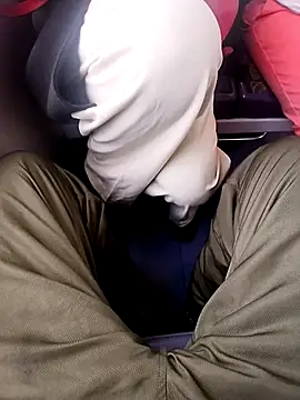 Snapshot of Mikaaa97 chatting on 04/12/26, 11:24 Mikaaa97 online show from 04/12/26, 11:24