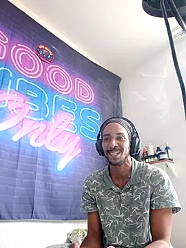 Snapshot of Mikaaa97 chatting on 03/16/26, 04:21 Mikaaa97 online show from 03/16/26, 04:21