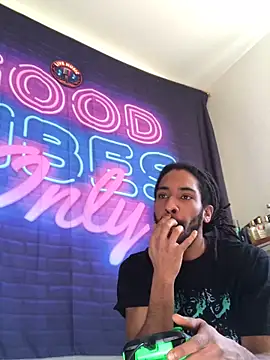 Snapshot of Mikaaa97 chatting on 02/25/26, 11:43 Mikaaa97 online show from 02/25/26, 11:43