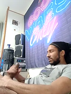 Snapshot of Mikaaa97 chatting on 04/05/26, 12:39 Mikaaa97 online show from 04/05/26, 12:39