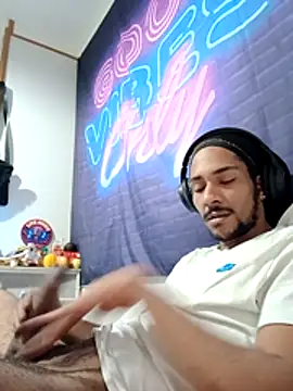 Snapshot of Mikaaa97 chatting on 01/16/26, 01:20 Mikaaa97 online show from 01/16/26, 01:20