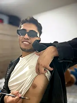 Snapshot of tomy_hot20 chatting on 10/11/25, 07:59 tomy hot20 online show from 10/11/25, 07:59