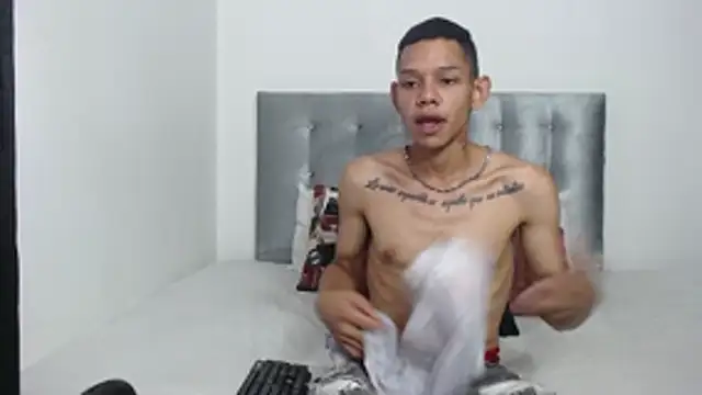 Snapshot of dylandevilx chatting on 10/29/25, 06:51 dylandevilx online show from 10/29/25, 06:51