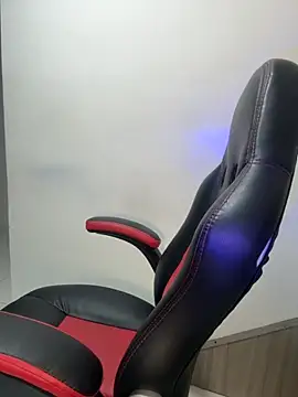 Isa klein online show from 11/11/25, 03:23