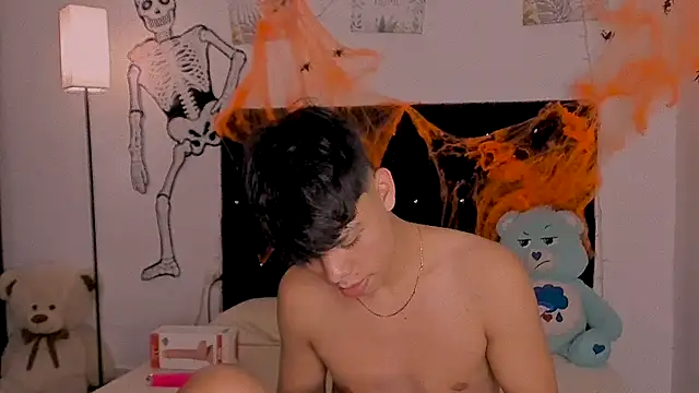 Zacktorres  online show from 10/21/25, 10:42