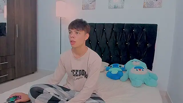 Zacktorres  online show from 10/30/25, 07:44