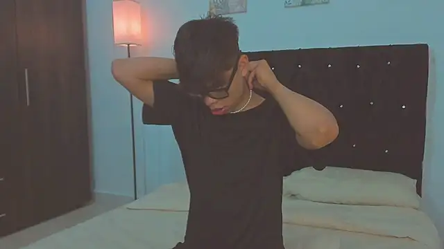 Zacktorres  online show from 11/11/25, 10:47