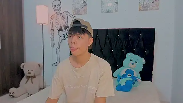 Zacktorres  online show from 10/25/25, 10:10