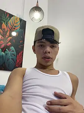 Snapshot of Zacktorres_ chatting on 07/13/26, 01:05 Zacktorres online show from 07/13/26, 01:05