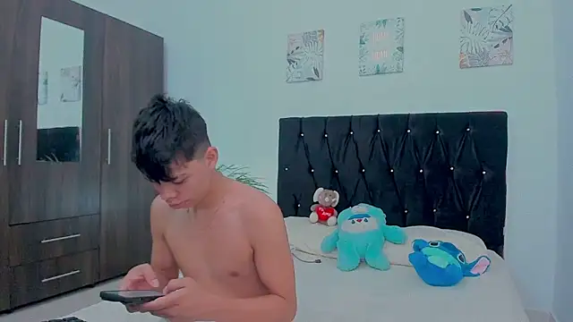 Zacktorres  online show from 10/10/25, 05:03