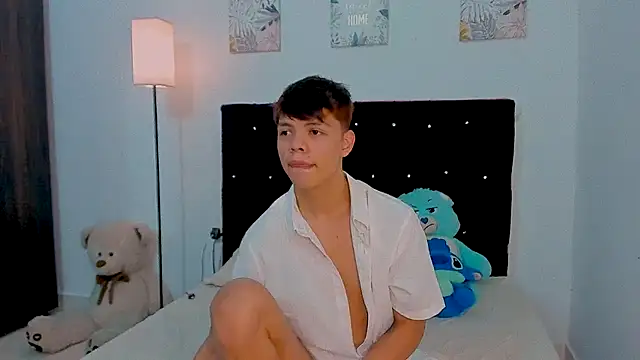 Zacktorres  online show from 10/26/25, 09:59