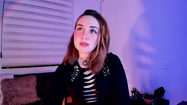 Snapshot of SarahCastillo_ chatting on 10/08/25, 03:08 SarahCastillo online show from 10/08/25, 03:08