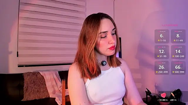 Snapshot of SarahCastillo_ chatting on 10/11/25, 04:02 SarahCastillo online show from 10/11/25, 04:02