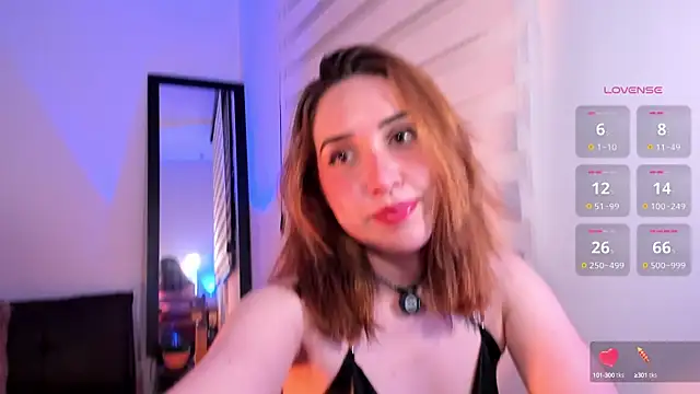 Snapshot of SarahCastillo_ chatting on 09/17/25, 07:10 SarahCastillo online show from 09/17/25, 07:10
