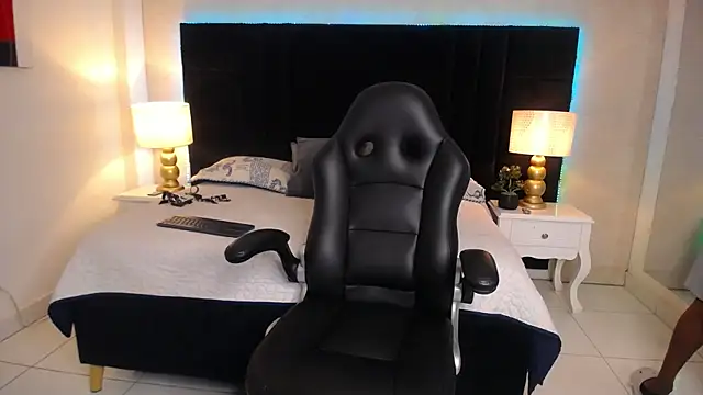 SkylerBigxxx online show from 06/03/26, 04:02