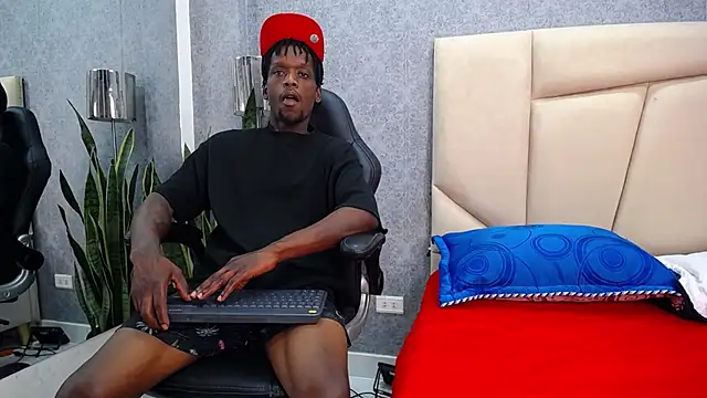 Snapshot of SkylerBigxxx chatting on 09/30/25, 04:29 SkylerBigxxx online show from 09/30/25, 04:29