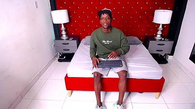 Snapshot of SkylerBigxxx chatting on 10/18/25, 03:52 SkylerBigxxx online show from 10/18/25, 03:52