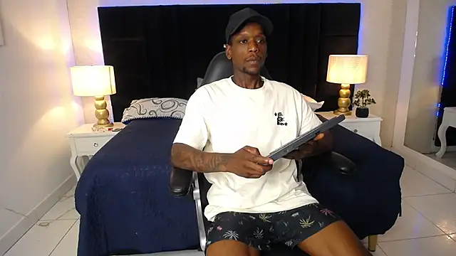 SkylerBigxxx online show from 05/26/26, 04:32