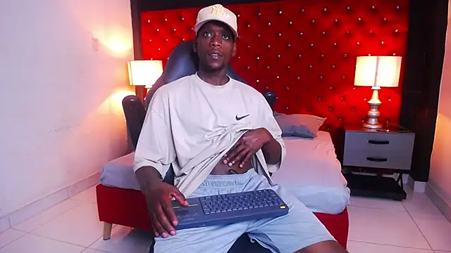 Snapshot of SkylerBigxxx chatting on 10/14/25, 03:51 SkylerBigxxx online show from 10/14/25, 03:51