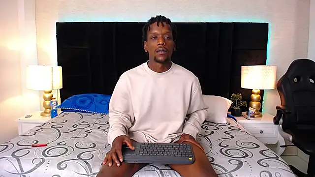 SkylerBigxxx online show from 05/07/26, 04:39