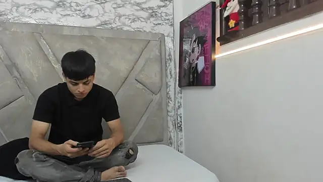 Snapshot of Logan_Jhonson chatting on 10/11/25, 02:01 Logan Jhonson online show from 10/11/25, 02:01