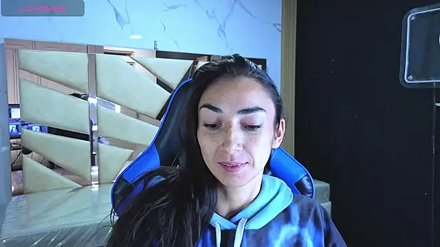 Maily a  online show from 04/08/26, 02:35