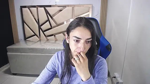 Maily a  online show from 11/30/25, 02:45