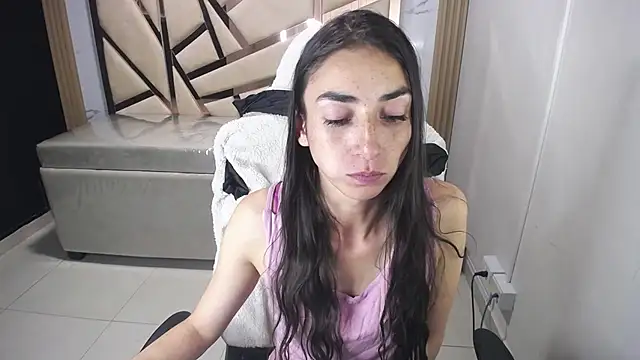 Maily a  online show from 11/25/25, 03:07