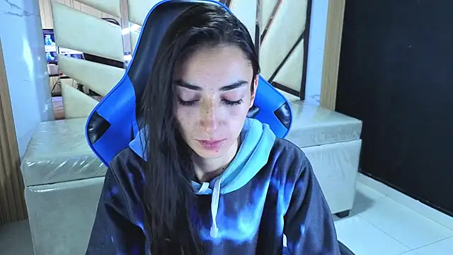 Maily a  online show from 04/10/26, 03:02