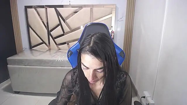 Maily a  online show from 11/28/25, 02:45