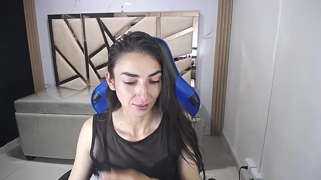 Maily a  online show from 12/05/25, 03:16