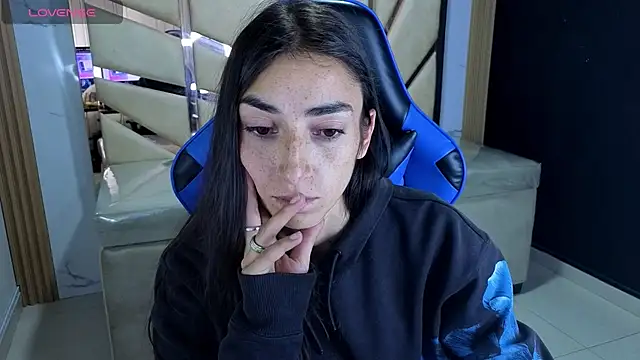 Snapshot of Maily_a_ chatting on 02/08/26, 12:58 Maily a online show from 02/08/26, 12:58