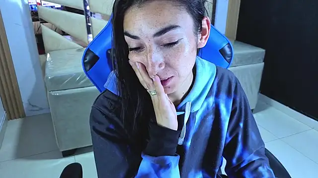 Maily a  online show from 04/11/26, 03:14