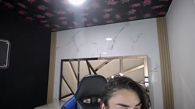 Snapshot of Maily_a_ chatting on 12/20/25, 03:09 Maily a online show from 12/20/25, 03:09