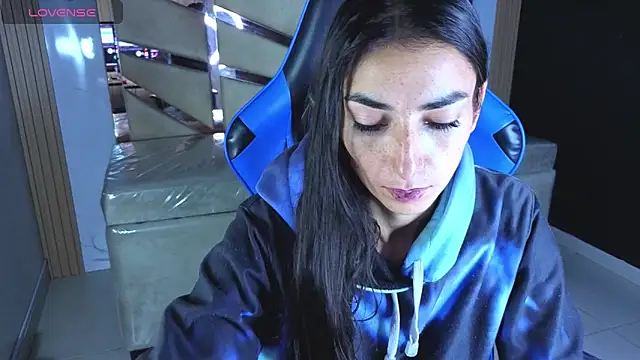 Maily a  online show from 03/26/26, 02:54