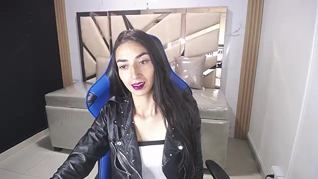 Maily a  online show from 11/09/25, 12:42