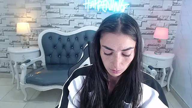 Snapshot of Maily_a_ chatting on 01/18/26, 01:03 Maily a online show from 01/18/26, 01:03