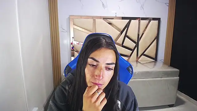 Snapshot of Maily_a_ chatting on 01/08/26, 03:01 Maily a online show from 01/08/26, 03:01