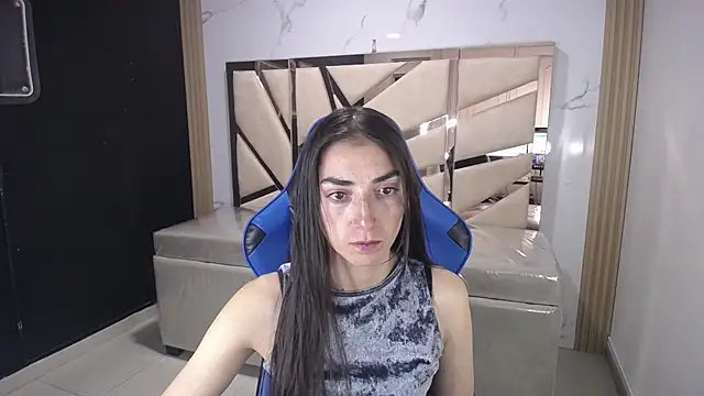 Snapshot of Maily_a_ chatting on 12/23/25, 02:55 Maily a online show from 12/23/25, 02:55