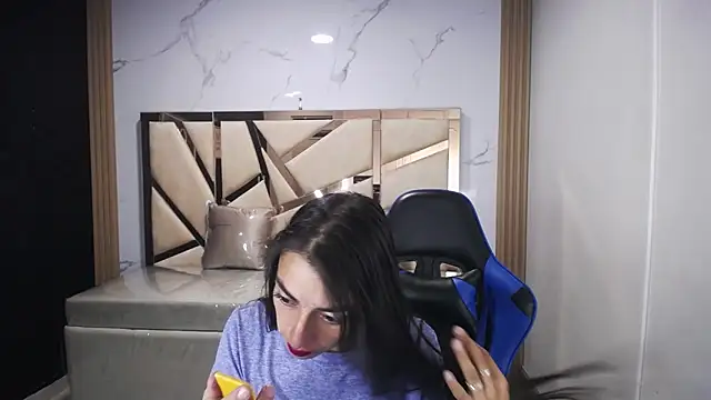 Maily a  online show from 10/29/25, 03:05