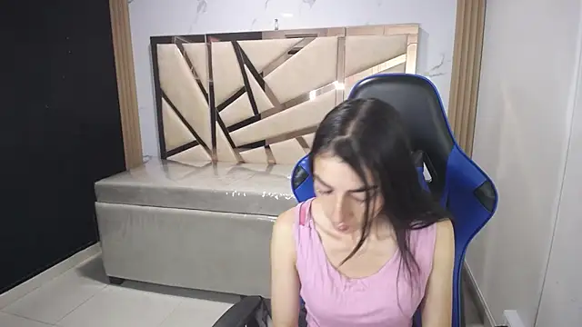 Maily a  online show from 11/16/25, 03:00