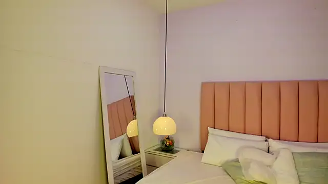 Amy Ferreira online show from 11/04/25, 02:48