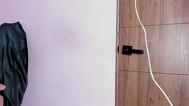 Yuni kim online show from 10/28/25, 03:22