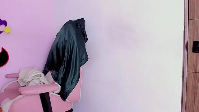 Yuni kim online show from 10/29/25, 01:21