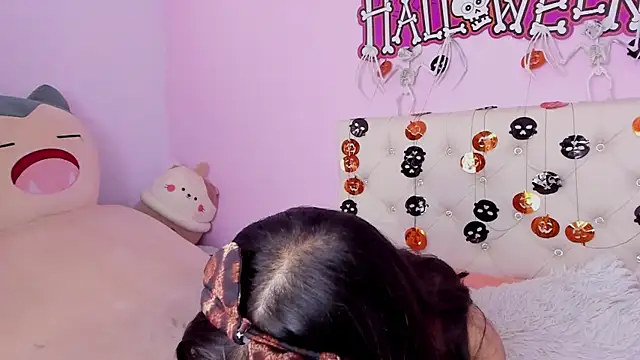 Yuni kim online show from 10/24/25, 03:22