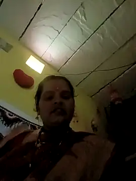 Snapshot of Sh_kiyara chatting on 09/18/25, 11:35 Sh kiyara online show from 09/18/25, 11:35