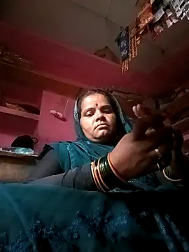 Snapshot of Sh_kiyara chatting on 09/24/25, 12:40 Sh kiyara online show from 09/24/25, 12:40