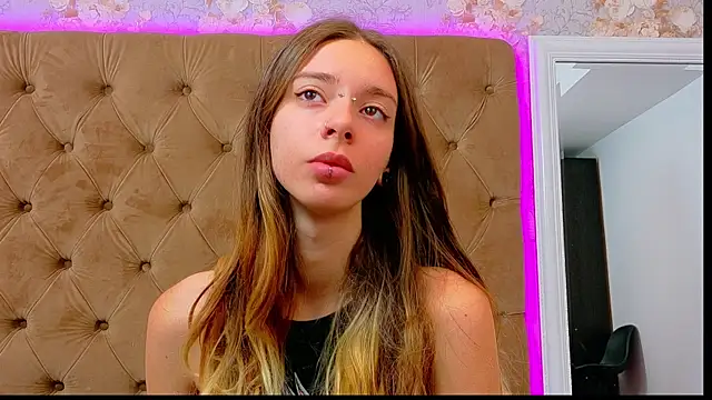 CoraVex online show from 05/25/26, 03:39