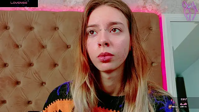 Snapshot of CoraVex chatting on 11/03/25, 05:01 CoraVex online show from 11/03/25, 05:01